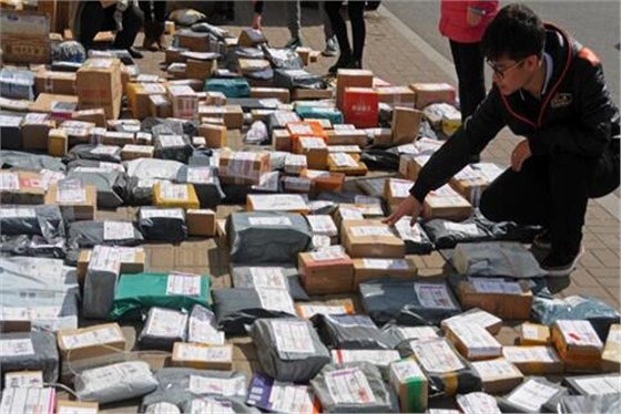 快递一年用胶带可绕赤道425圈，废弃胶带纸箱何去何从？ 